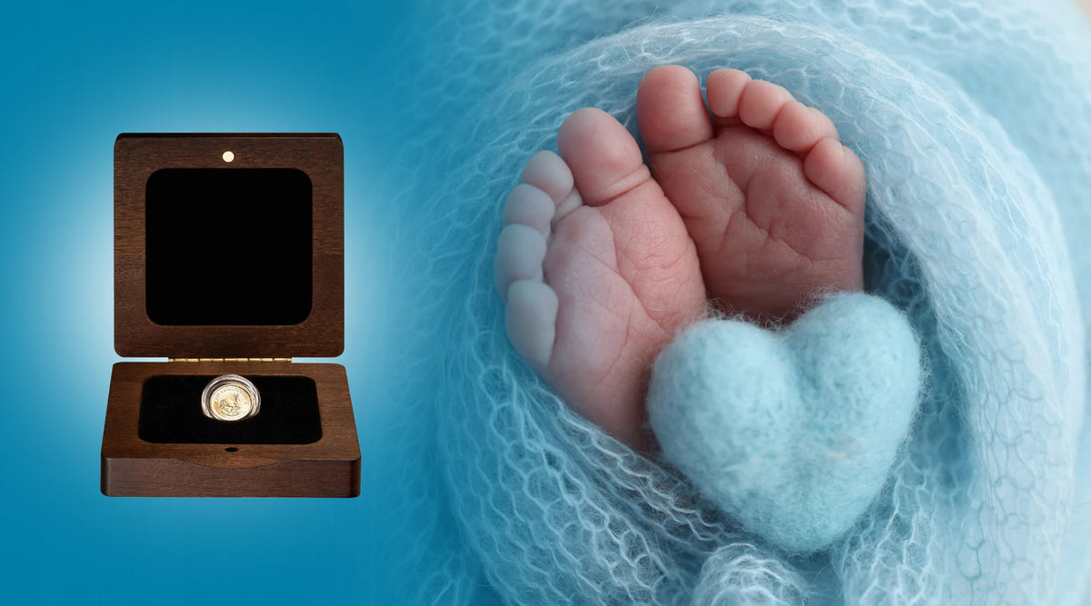 Goldmünze im Etui kleine Babyfüße Geburt