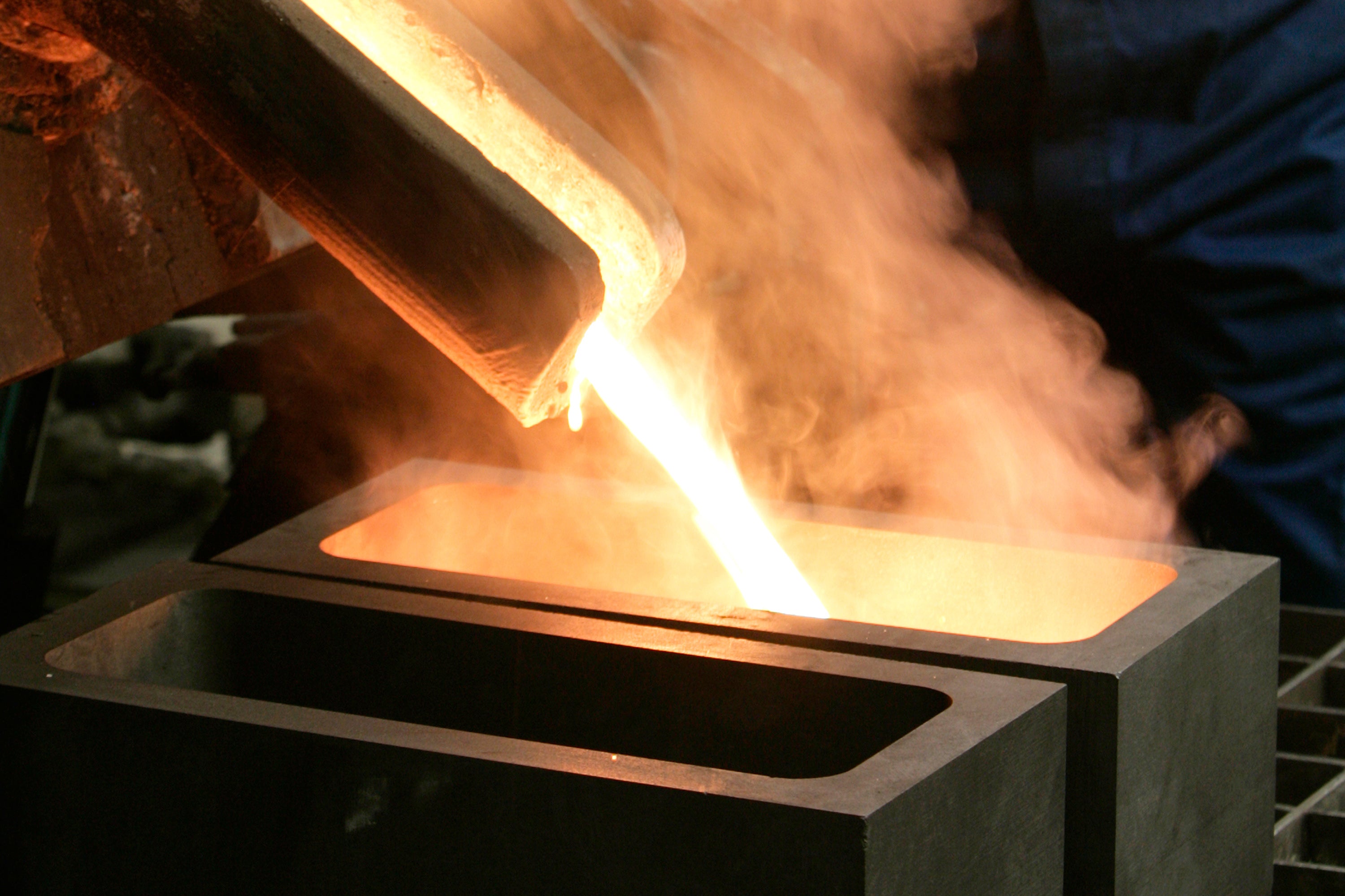 Goldbarren Herstellung flüssiges Gold
